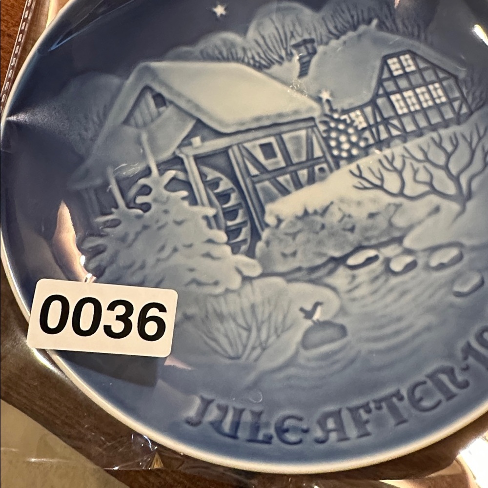 Vintage Cobalt. 1975 Bing and Grondahl The Old Watermill Christmas Eve Plate - Picture 4 of 4